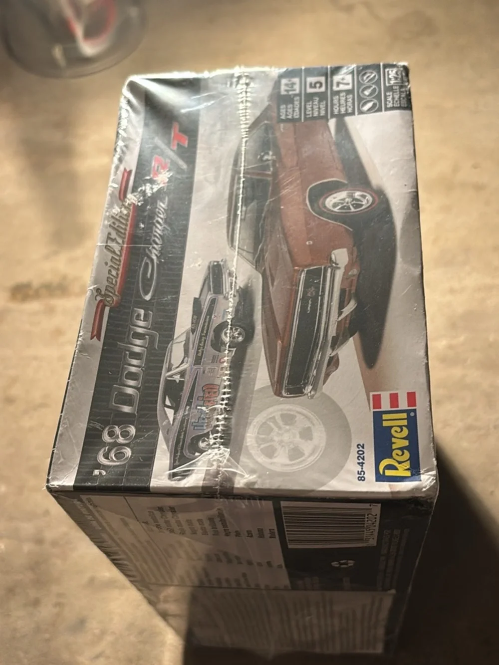 REVELL 1968 DODGE CHARGER RT 2 N 1 KIT 1/25 SCALE SKILL LEVEL 5 14+
